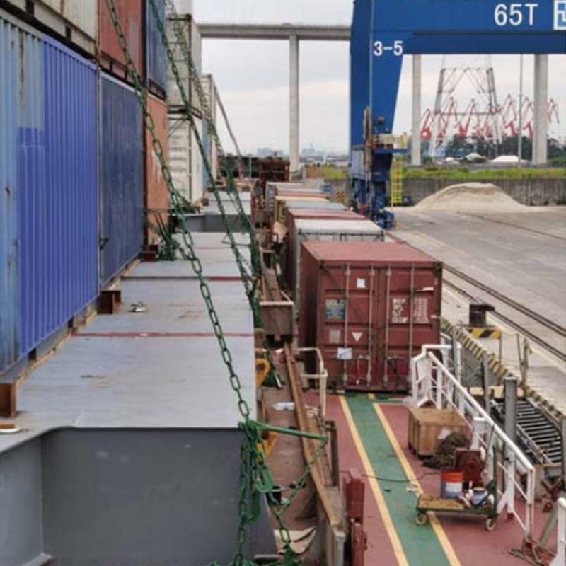 containers-on-bulk-carrier